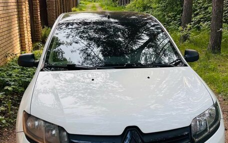 Renault Logan II, 2017 год, 470 000 рублей, 3 фотография