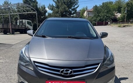 Hyundai Solaris II рестайлинг, 2015 год, 1 120 000 рублей, 1 фотография