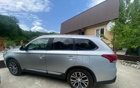 Mitsubishi Outlander III рестайлинг 3, 2018 год, 2 080 000 рублей, 3 фотография