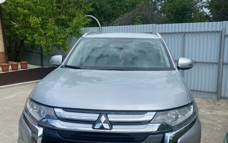 Mitsubishi Outlander III рестайлинг 3, 2018 год, 2 080 000 рублей, 2 фотография