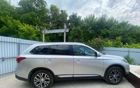 Mitsubishi Outlander III рестайлинг 3, 2018 год, 2 080 000 рублей, 5 фотография