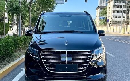 Mercedes-Benz V-Класс, 2024 год, 9 340 000 рублей, 2 фотография