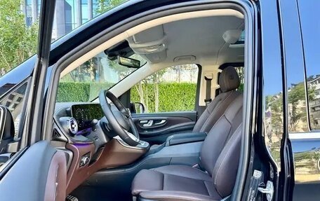 Mercedes-Benz V-Класс, 2024 год, 9 340 000 рублей, 6 фотография