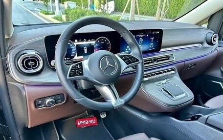 Mercedes-Benz V-Класс, 2024 год, 9 340 000 рублей, 10 фотография