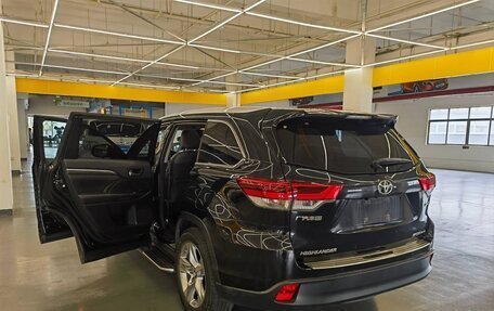 Toyota Highlander III, 2021 год, 3 400 000 рублей, 5 фотография