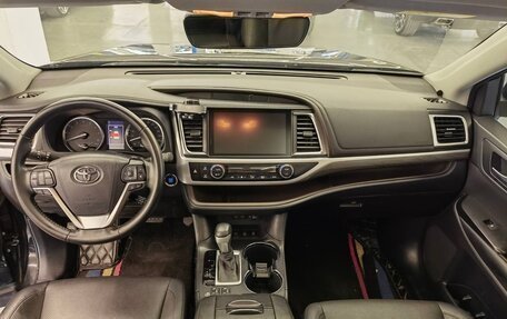 Toyota Highlander III, 2021 год, 3 400 000 рублей, 9 фотография