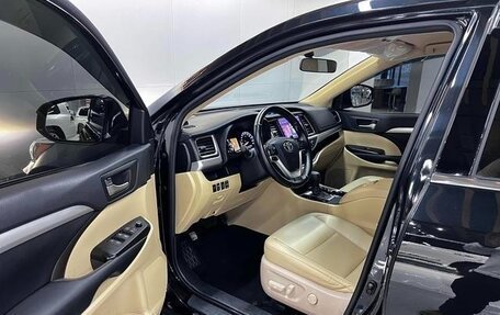 Toyota Highlander, 2022 год, 4 349 887 рублей, 12 фотография