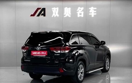 Toyota Highlander, 2022 год, 4 349 887 рублей, 3 фотография