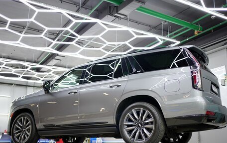 Cadillac Escalade V, 2021 год, 18 000 000 рублей, 2 фотография