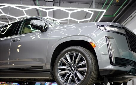 Cadillac Escalade V, 2021 год, 18 000 000 рублей, 4 фотография