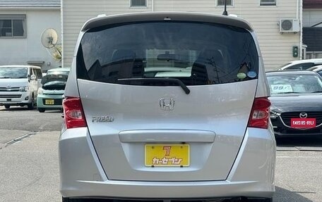 Honda Freed I, 2011 год, 800 000 рублей, 4 фотография