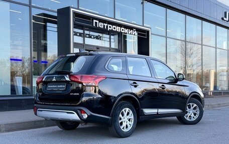 Mitsubishi Outlander III рестайлинг 3, 2019 год, 1 950 000 рублей, 3 фотография