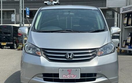 Honda Freed I, 2011 год, 800 000 рублей, 30 фотография