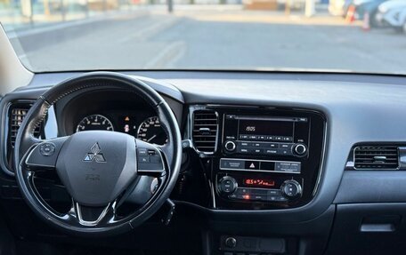Mitsubishi Outlander III рестайлинг 3, 2019 год, 1 950 000 рублей, 13 фотография
