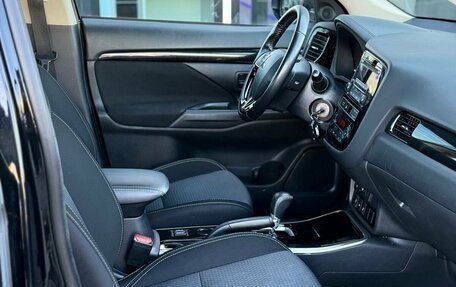 Mitsubishi Outlander III рестайлинг 3, 2019 год, 1 950 000 рублей, 10 фотография