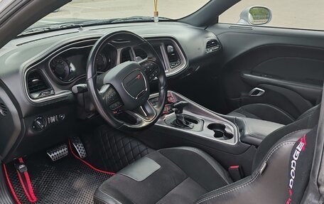 Dodge Challenger III рестайлинг 2, 2021 год, 4 650 000 рублей, 4 фотография