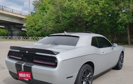 Dodge Challenger III рестайлинг 2, 2021 год, 4 650 000 рублей, 2 фотография