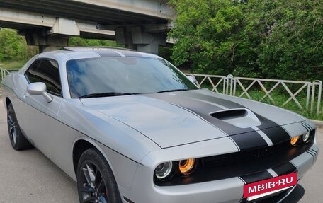 Dodge Challenger III рестайлинг 2, 2021 год, 4 650 000 рублей, 3 фотография