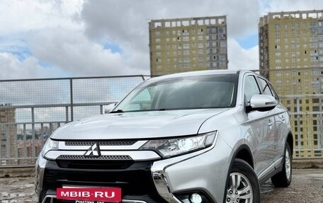 Mitsubishi Outlander III рестайлинг 3, 2019 год, 2 398 000 рублей, 2 фотография