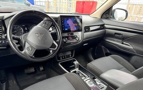 Mitsubishi Outlander III рестайлинг 3, 2019 год, 2 398 000 рублей, 11 фотография