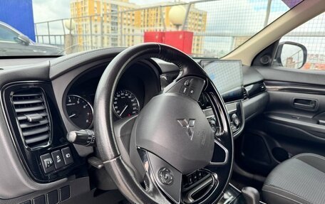 Mitsubishi Outlander III рестайлинг 3, 2019 год, 2 398 000 рублей, 13 фотография