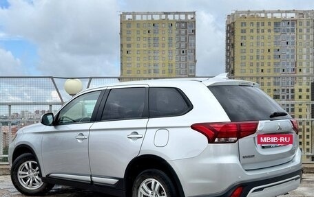 Mitsubishi Outlander III рестайлинг 3, 2019 год, 2 398 000 рублей, 8 фотография