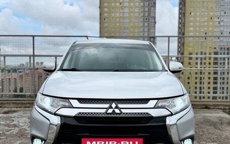 Mitsubishi Outlander III рестайлинг 3, 2019 год, 2 398 000 рублей, 3 фотография