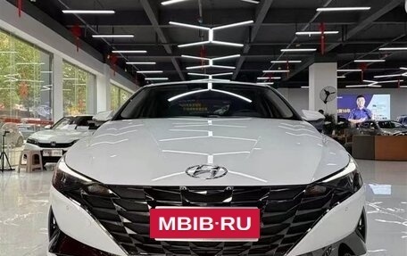 Hyundai Elantra, 2021 год, 1 360 000 рублей, 2 фотография