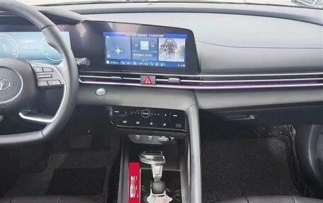 Hyundai Elantra, 2021 год, 1 360 000 рублей, 4 фотография