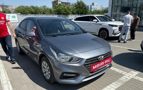 Hyundai Solaris II рестайлинг, 2018 год, 1 350 000 рублей, 3 фотография
