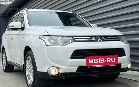 Mitsubishi Outlander III рестайлинг 3, 2013 год, 1 545 000 рублей, 2 фотография