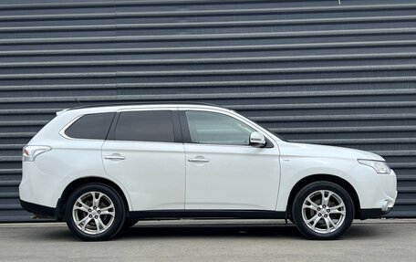 Mitsubishi Outlander III рестайлинг 3, 2013 год, 1 545 000 рублей, 9 фотография