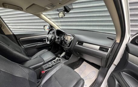 Mitsubishi Outlander III рестайлинг 3, 2013 год, 1 545 000 рублей, 28 фотография