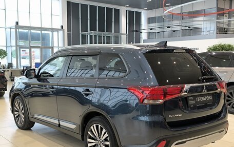 Mitsubishi Outlander III рестайлинг 3, 2020 год, 2 307 000 рублей, 7 фотография