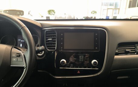 Mitsubishi Outlander III рестайлинг 3, 2020 год, 2 307 000 рублей, 15 фотография