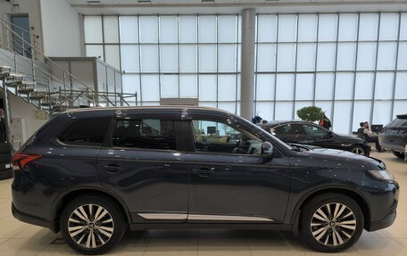 Mitsubishi Outlander III рестайлинг 3, 2020 год, 2 307 000 рублей, 4 фотография