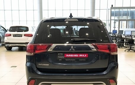 Mitsubishi Outlander III рестайлинг 3, 2020 год, 2 307 000 рублей, 6 фотография