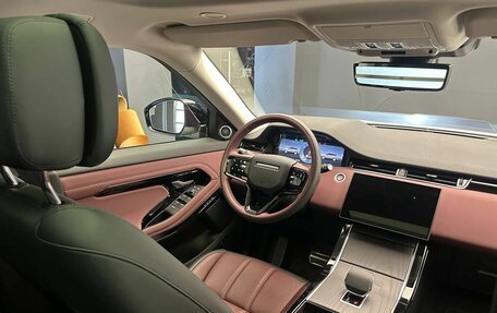 Land Rover Range Rover Evoque II, 2024 год, 5 990 000 рублей, 13 фотография