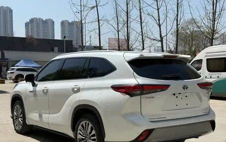 Toyota Highlander, 2022 год, 3 700 090 рублей, 7 фотография