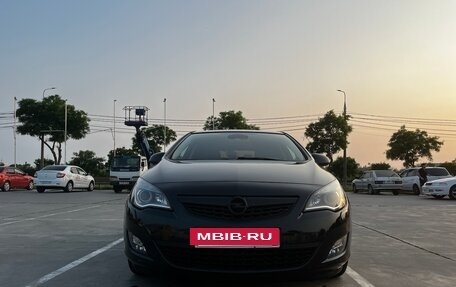 Opel Astra J, 2011 год, 900 000 рублей, 11 фотография