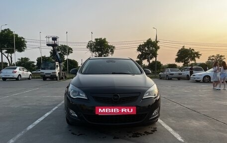 Opel Astra J, 2011 год, 900 000 рублей, 12 фотография