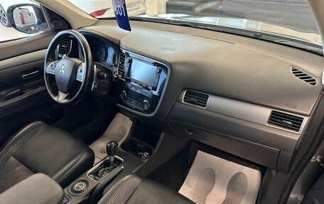Mitsubishi Outlander III рестайлинг 3, 2012 год, 1 699 000 рублей, 13 фотография