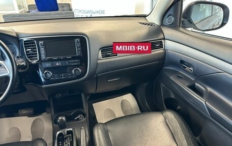 Mitsubishi Outlander III рестайлинг 3, 2012 год, 1 699 000 рублей, 15 фотография