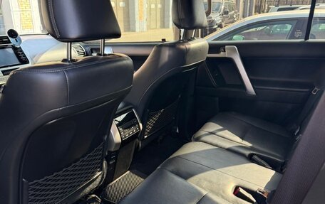Toyota Land Cruiser Prado 150 рестайлинг 2, 2019 год, 5 000 000 рублей, 6 фотография