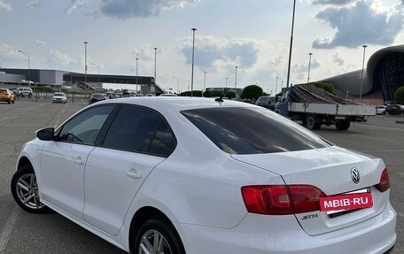 Volkswagen Jetta VI, 2013 год, 850 000 рублей, 3 фотография