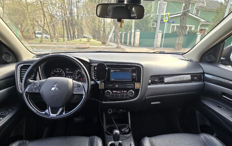 Mitsubishi Outlander III рестайлинг 3, 2016 год, 1 900 000 рублей, 3 фотография