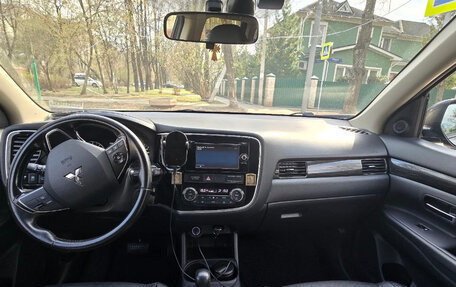 Mitsubishi Outlander III рестайлинг 3, 2016 год, 1 900 000 рублей, 5 фотография