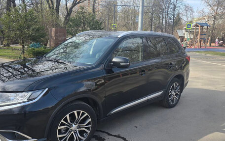 Mitsubishi Outlander III рестайлинг 3, 2016 год, 1 900 000 рублей, 8 фотография