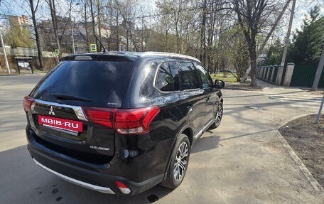 Mitsubishi Outlander III рестайлинг 3, 2016 год, 1 900 000 рублей, 7 фотография