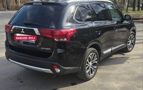 Mitsubishi Outlander III рестайлинг 3, 2016 год, 1 900 000 рублей, 6 фотография